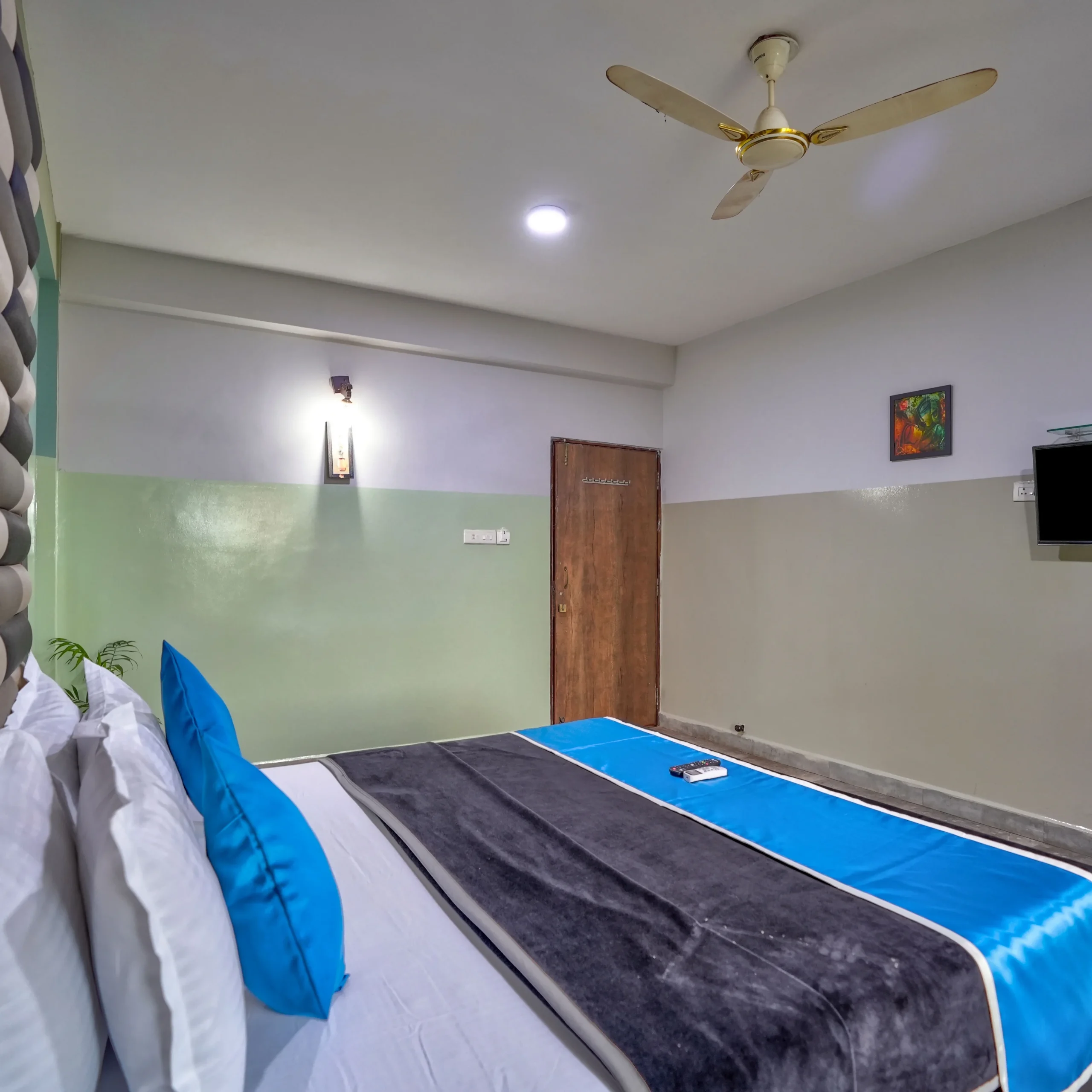 Plaza Room